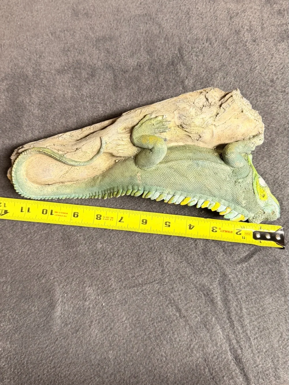 Lifelike United Designs Animal Classics Green Iguana Resin Statue